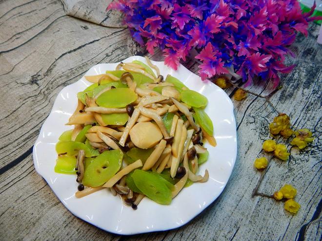 莴笋炒双菇