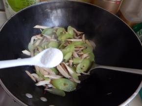 再次炒匀在加入盐
