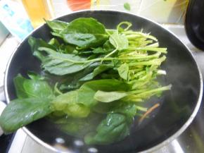菠菜也焯一下水