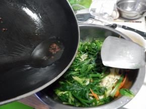 炸香的泼在菜上面