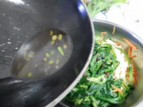 煮开加入菠菜上面