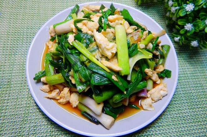 蒜苗炒鸡蛋