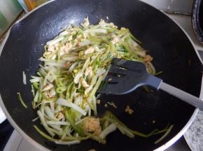 不停的翻炒一会