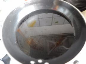 锅里加入水加入料酒