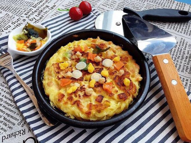 鲜虾鱼板火腿鸡蛋面饼