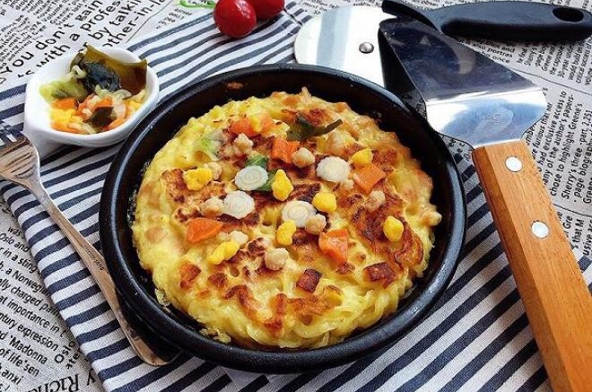 鲜虾鱼板火腿鸡蛋面饼