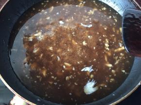 边煮边搅拌，煮至沸腾即可