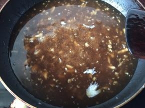 边煮边搅拌，煮至沸腾即可