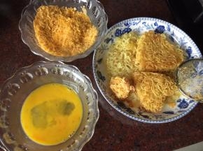 捞起控油后脱模