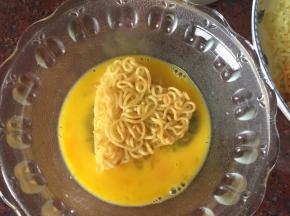 放入鸡蛋液中