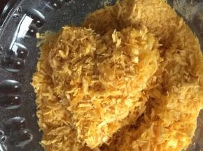 再在面包糠中滚一下