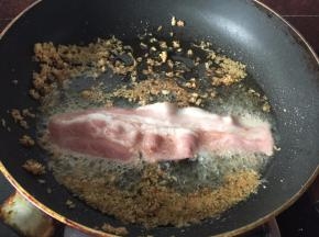利用余油煎培根