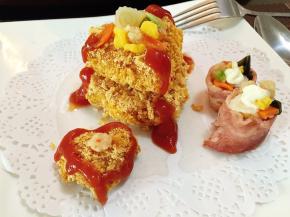 色泽鲜艳诱人，有肉有菜都是料