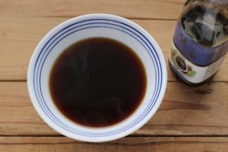 加入酱油和味淋。放凉后送入冰箱冷藏，冷汁完成。