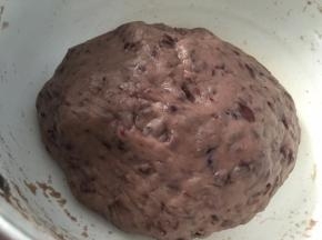揉成红豆沙面团