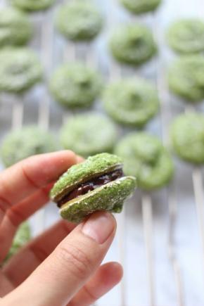 再盖上另一片即可。