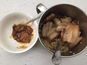 勺两块腐乳和腐乳汁