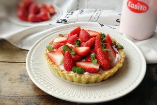 和乳酪塔不同，酸奶塔低脂健康，吃下去毫无罪恶感！