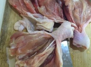 然后再泡去里面的血水