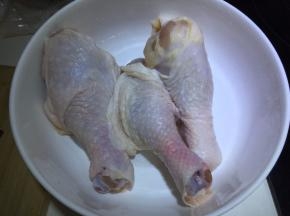 鸡腿洗净