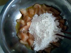 然后加入面粉拌匀