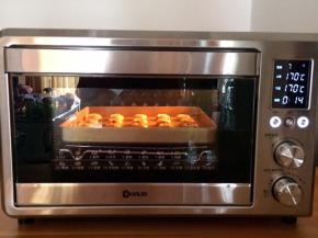 入预热好的烤箱中，上下火170度16分钟。