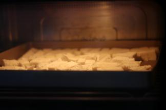 3放入嫩烤箱，中层180度嫩烤15分钟，表面金黄。