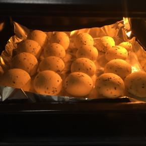 烤箱预热175度，上下热风循环火，烤30分钟