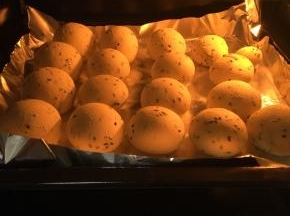 烤箱预热175度，上下热风循环火，烤30分钟