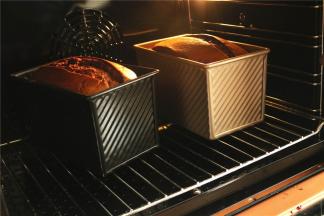 程序结束，蛋糕会长满模具，并到最后微微收平，就是熟了。