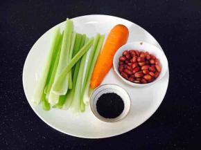 芹菜、胡萝卜、花生米、黑芝麻