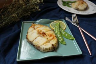 装盘，搭配爽口的荷兰豆，味道更好。