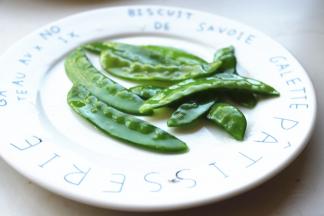 捞出来晾凉待用。