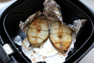 时间到，烤好的鳕鱼，如果想吃表面焦黄的，可以再烤几分钟。