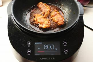 可以酌情再加些水，小火炖煮。