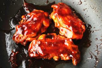 最后，汁收的很粘稠，鸡腿表面上色也很完美。