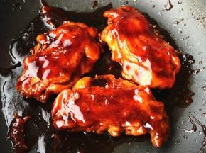 最后，汁收的很粘稠，鸡腿表面上色也很完美。