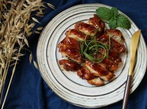 葱丝装饰一下就可以上桌了。