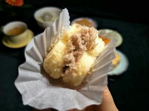 想要肉多多的，可以周边都抹上沙拉酱，粘上肉松。