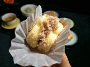 想要肉多多的，可以周边都抹上沙拉酱，粘上肉松。