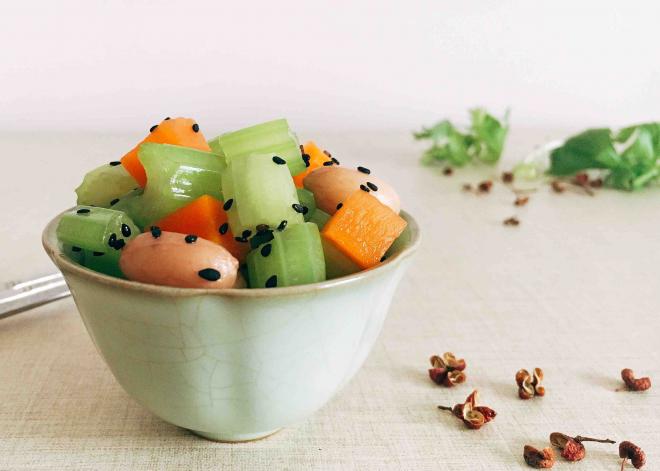 夏季快手小凉菜 花椒油炝芹菜