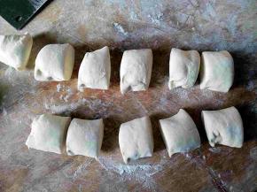 把长条切成大约85克左右的剂子