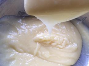 这是沙拉酱最后的状态，很稠，用刮刀挂起滴落的时候陆陆续续会断，滴落的纹路很难消失即可。