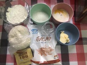 准备好主面团的各种材料
