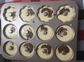 再挤上可可面糊