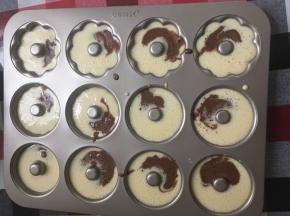 再挤上可可面糊