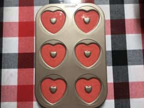 全部挤完，轻震2下。