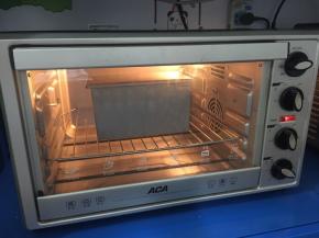 烤箱165度预热，烘烤35分钟，出炉放烤网放凉