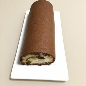 利用油纸裹着一边卷一边撕开油纸，卷好放冰箱冷藏2小时以上