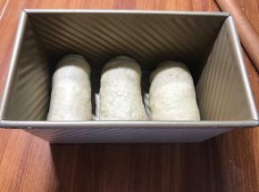 在土司盒内放好